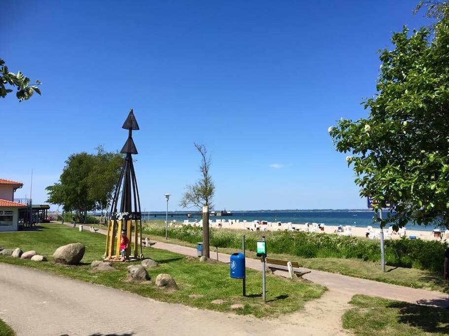 Neue Ferienwohnung Kuestennaehe Mit Terrasse 3Km Zum Strand Osdorf Bagian luar foto